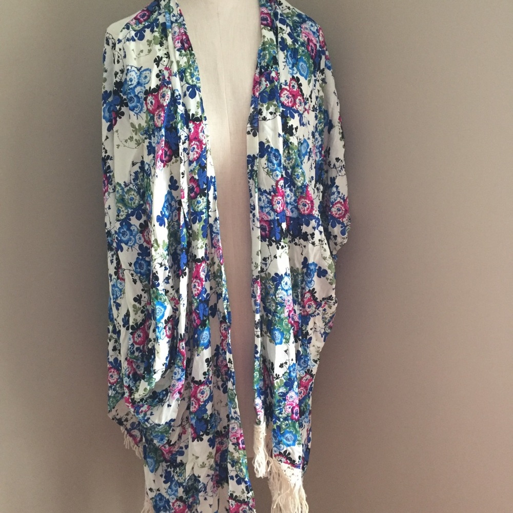 Hayden floral open wrap shawl duster M/L fringe